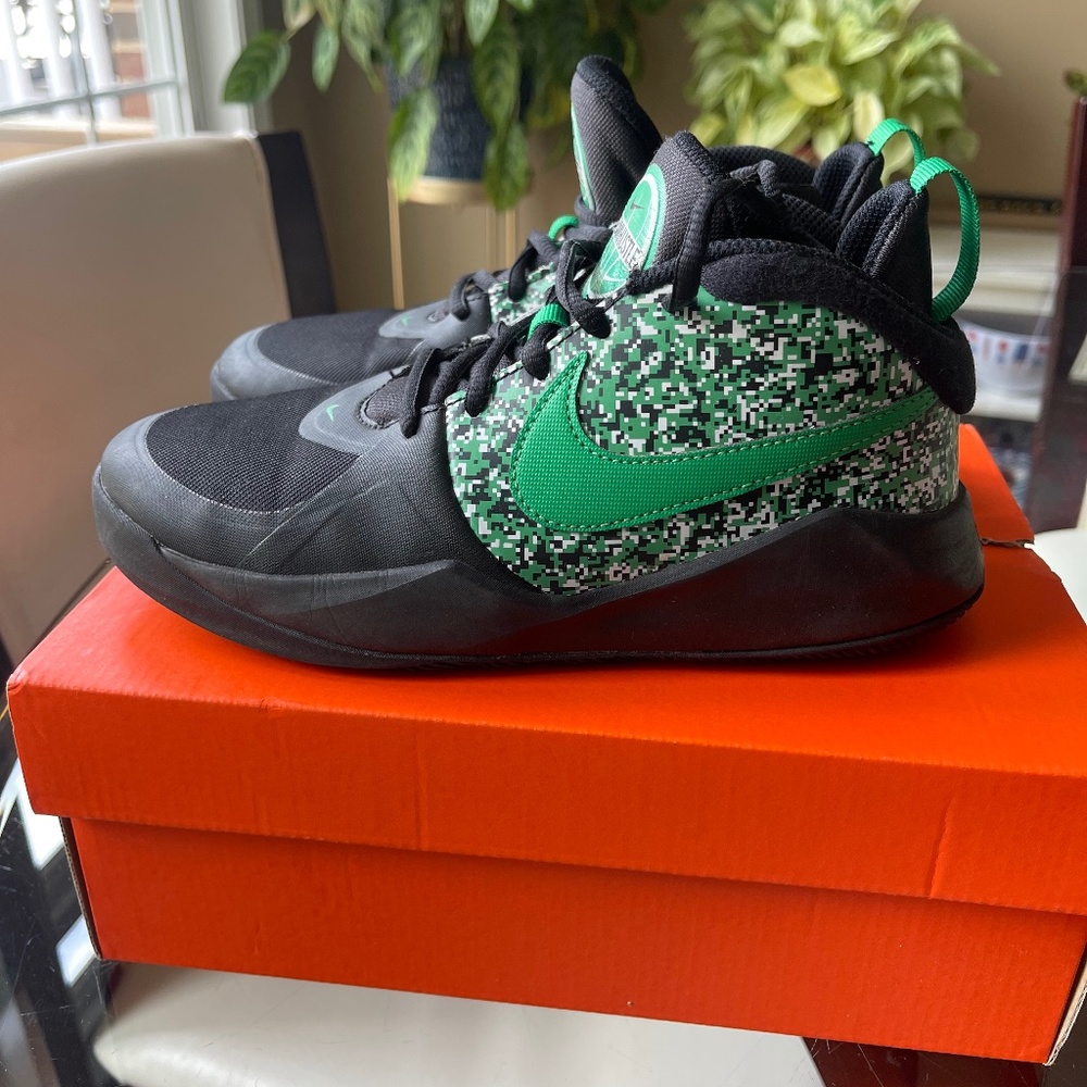 Nike team hustle D9 size 3.5Y